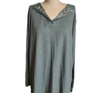 Soft Surroundings Waffle Material With satin Jewel Collar and Sleeves. Large